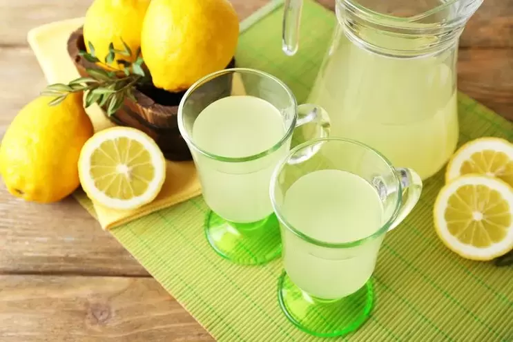 citrónová voda na pitie