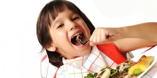 dieťa konzumuje zeleninu na diéte s pankreatitídou